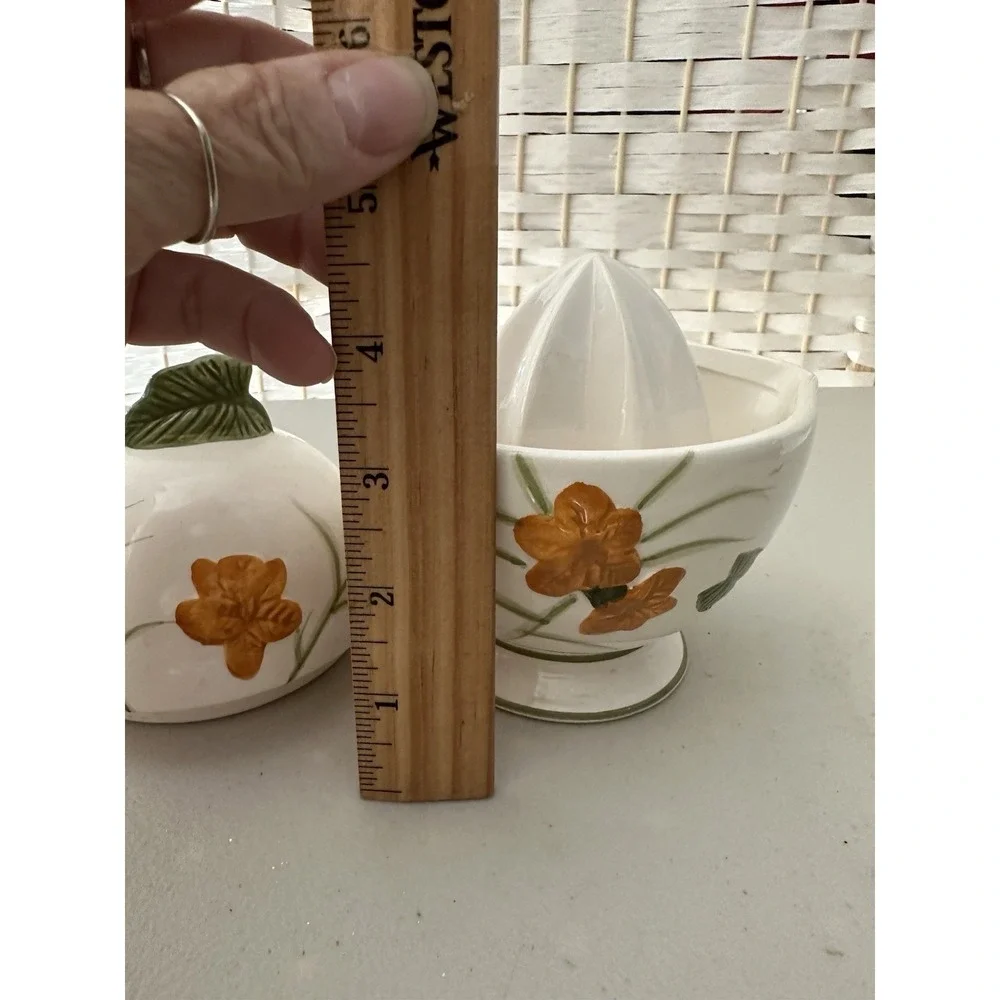 Vintage Ceramic Floral‎ Eggshell Shaped Juicer with Lid